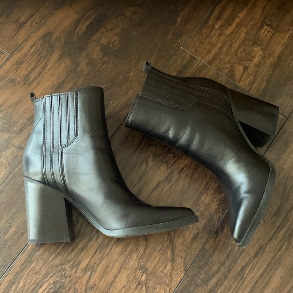 MARC FISHER BLACK ANKLE BOOTS (Size 5)